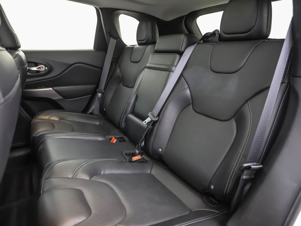 Thumbnail: 2019 Jeep Cherokee - 24