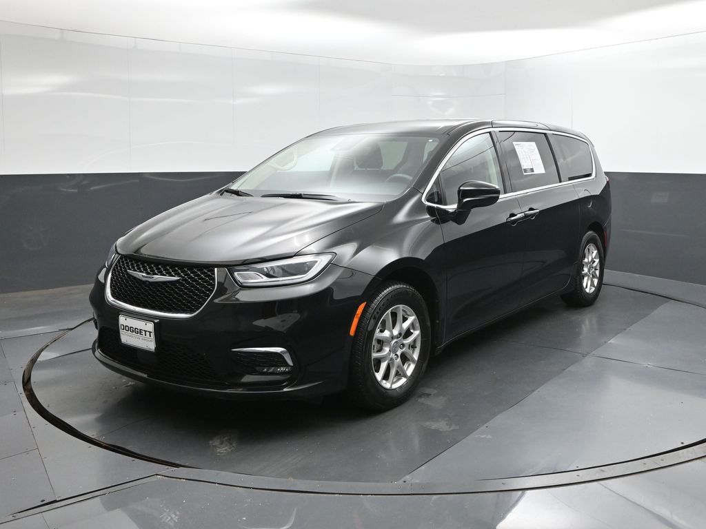 Used 2024 Chrysler Pacifica Van