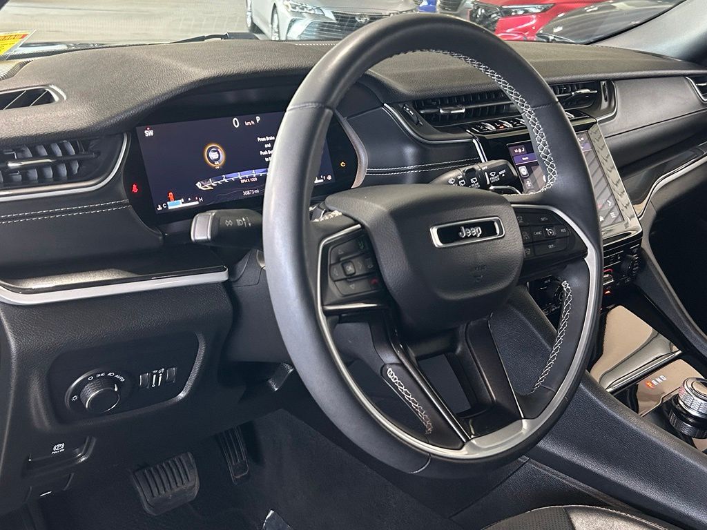 Used 2023 Diamond Black Crystal Pearlcoat Jeep Altitude image 20