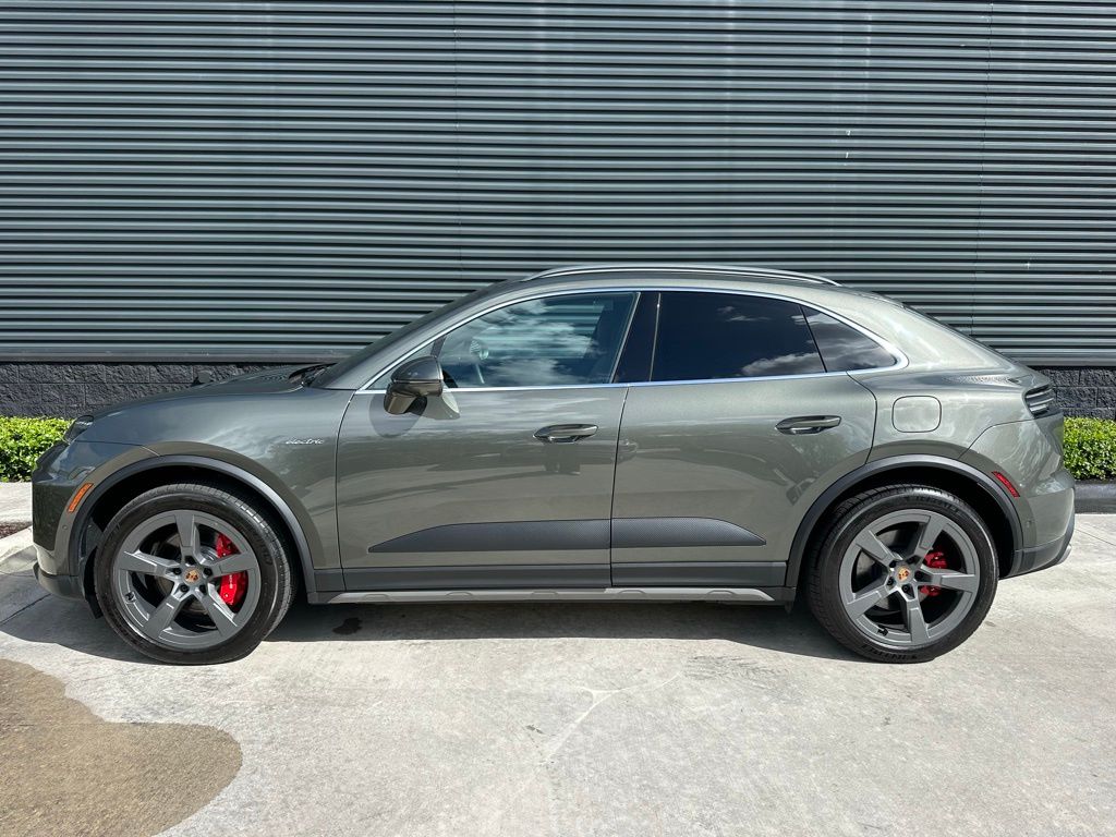 Thumbnail: 2025 Porsche Macan - 2