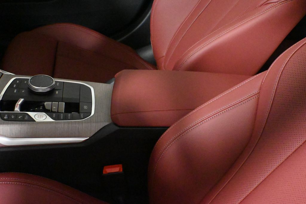 Thumbnail: 2026 BMW 3 Series - 26