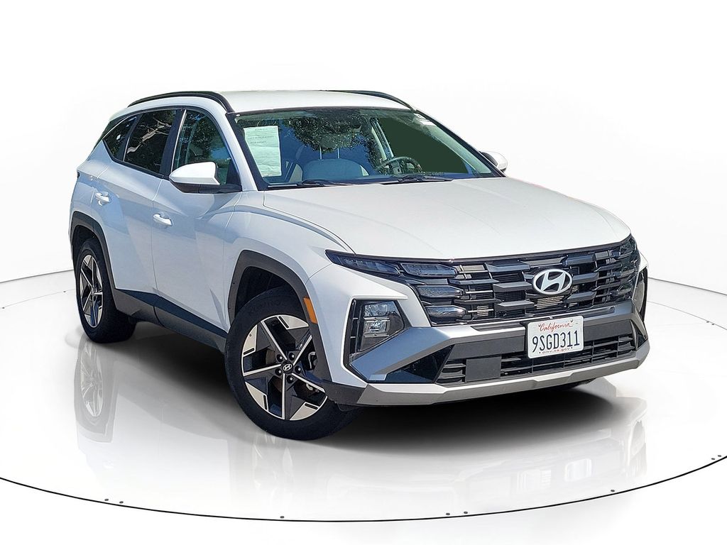 White Pearl 2025 Hyundai Tucson SUV / Crossover Front-Wheel Drive 8-Speed Automatic