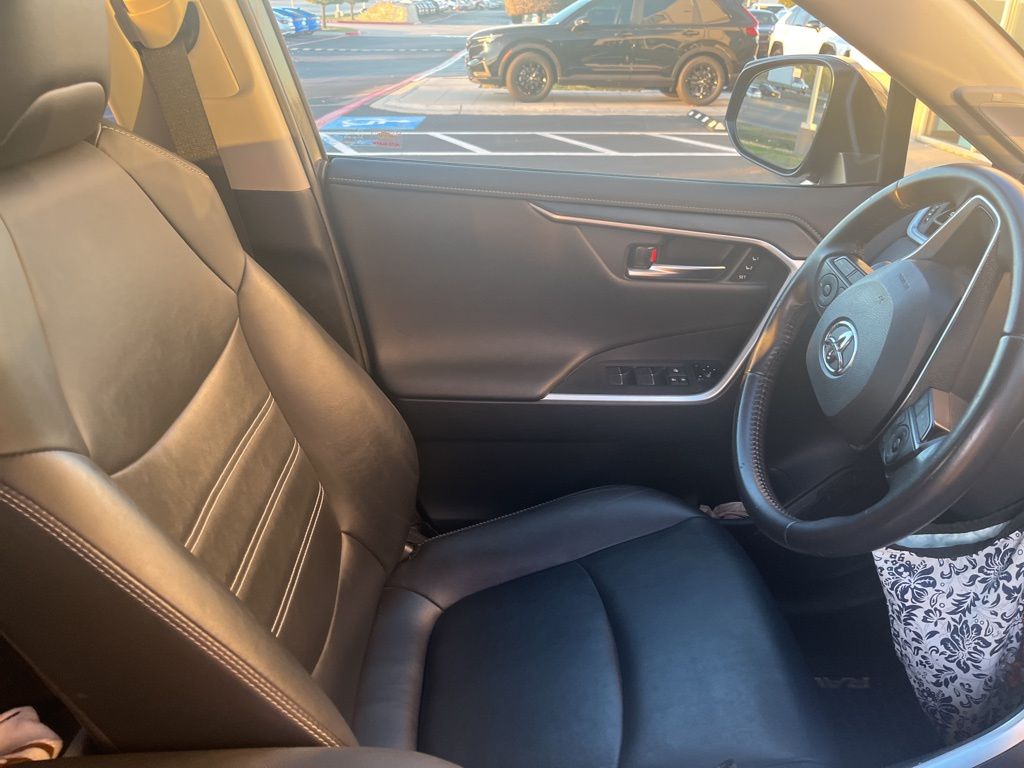 Thumbnail: 2019 Toyota RAV4 - 4