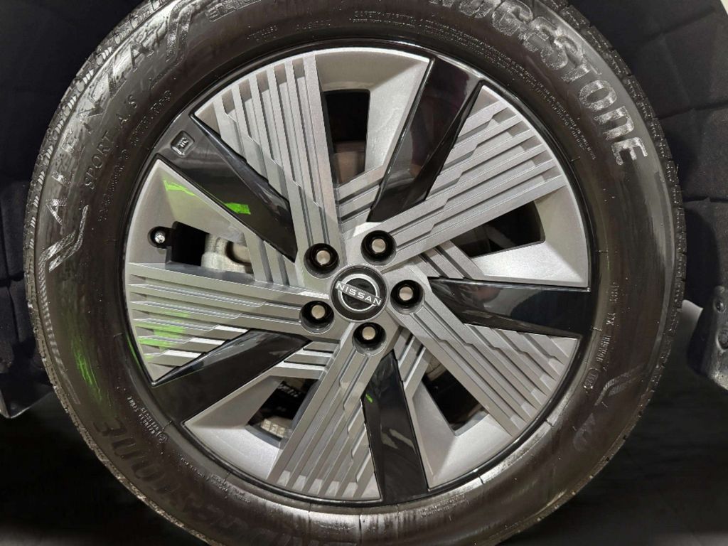 Certified Used 2025 Everest White Pearl Tricoat Nissan SL image 34
