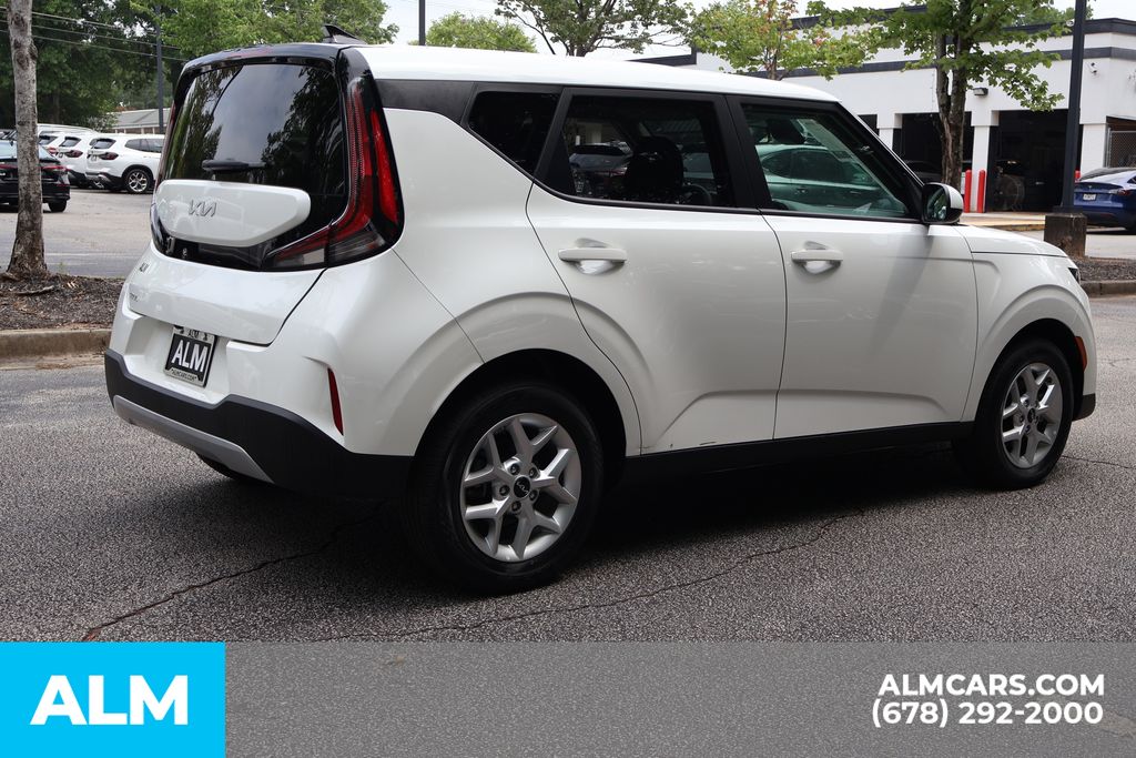 Used 2025 White Kia LX image 5