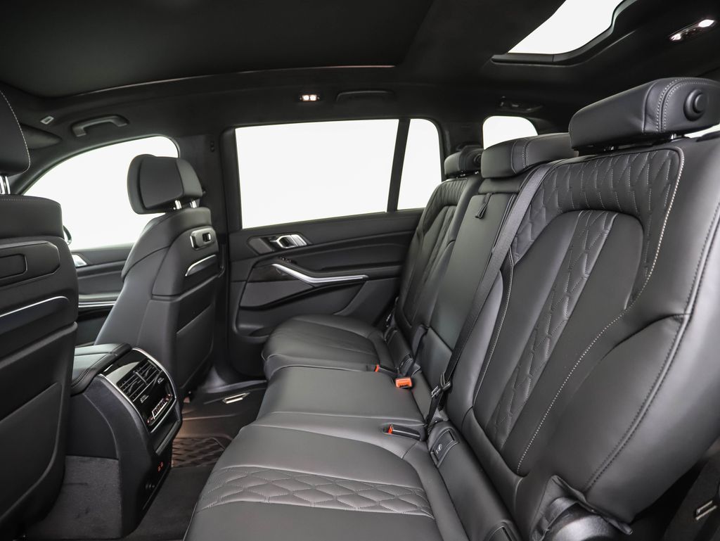 Thumbnail: 2026 BMW X7 - 22