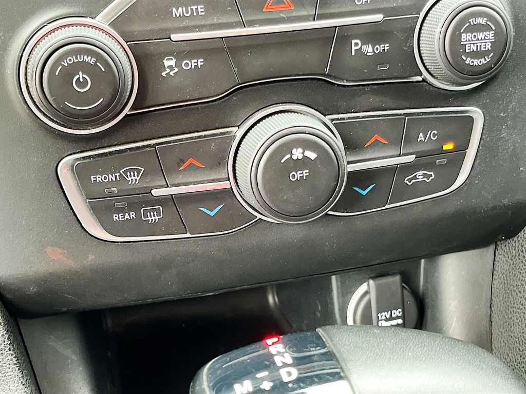 Used 2023 Black Dodge SXT image 15