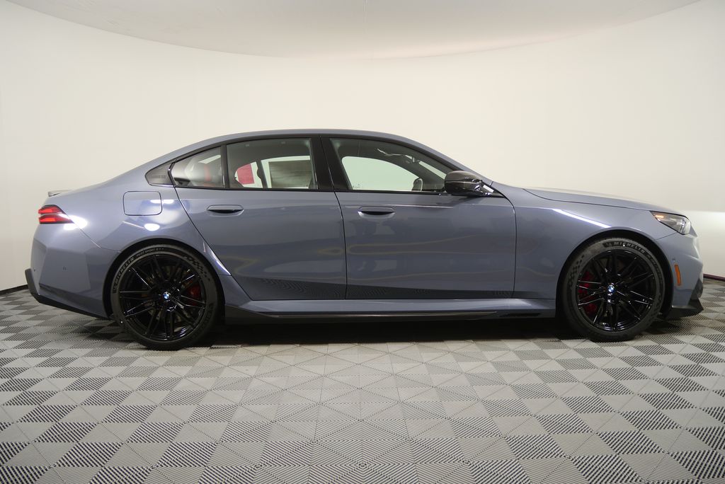 Thumbnail: 2026 BMW M5 - 2