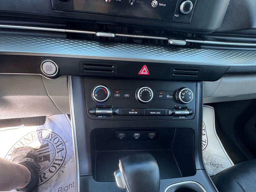Used 2022 Kia Carnival Van