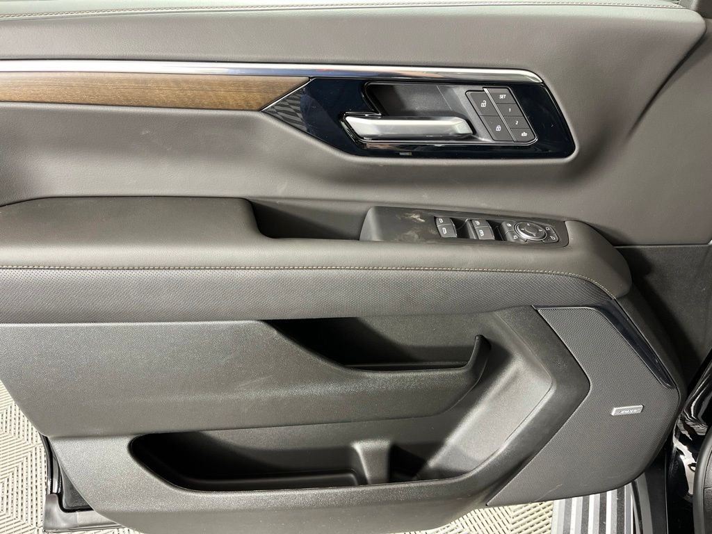 Thumbnail: 2026 Chevrolet Suburban - 29