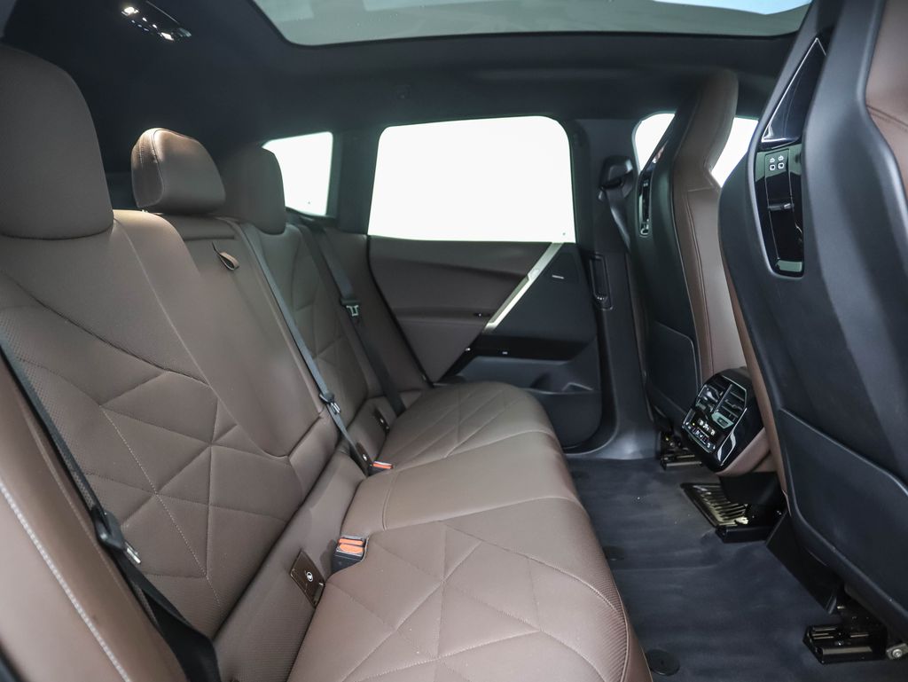 2023 BMW iX xDrive50 26