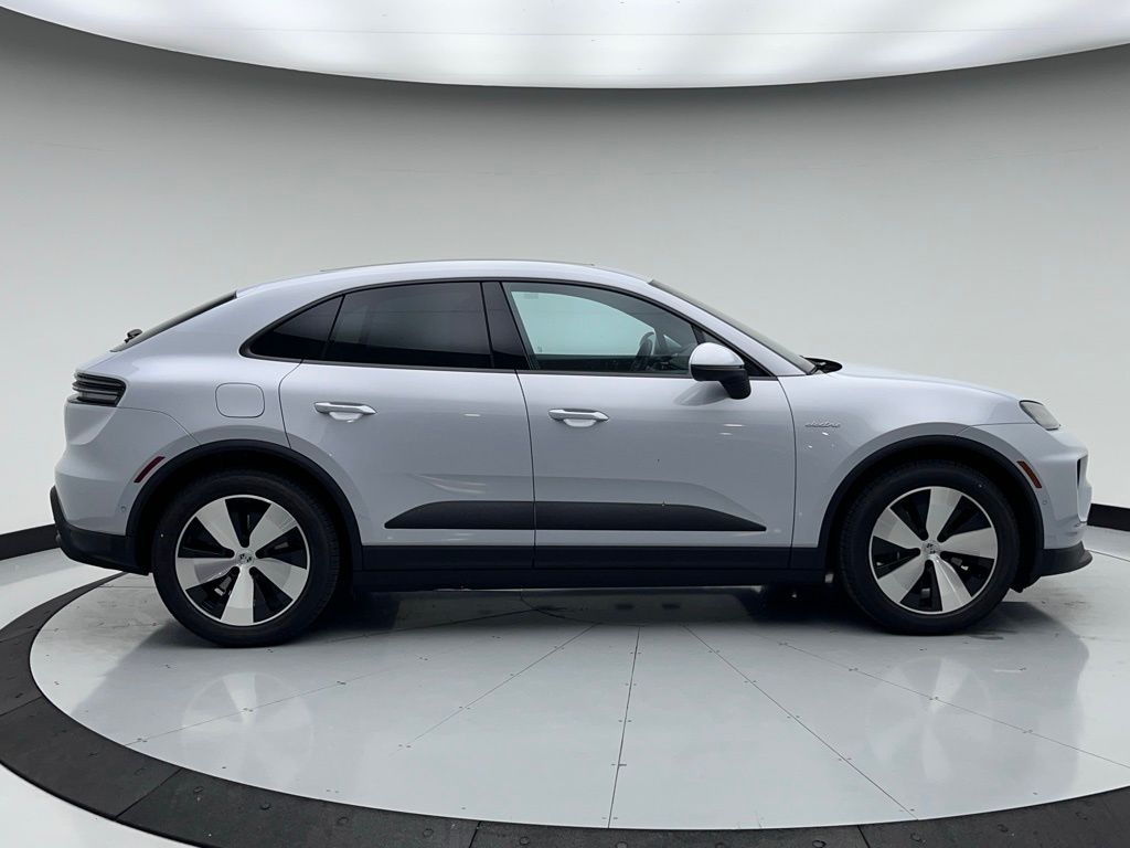 Thumbnail: 2025 Porsche Macan - 8