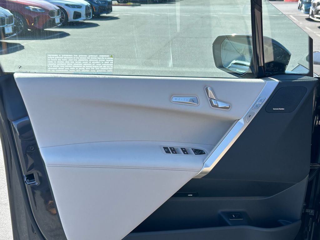 2025 BMW iX xDrive50 11