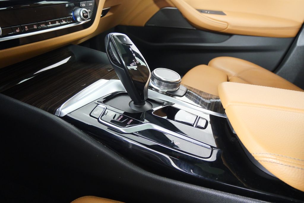 Thumbnail: 2023 BMW 5 Series - 28