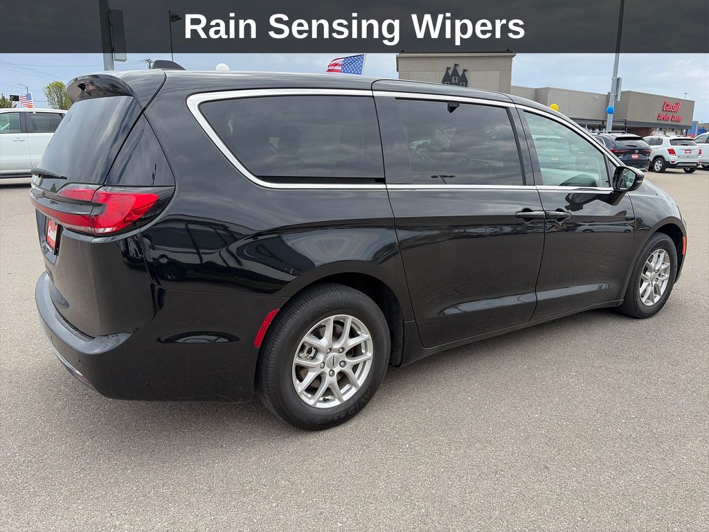 View vehicle photo 6