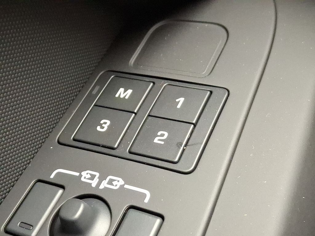 Thumbnail: 2025 Land Rover Defender - 16