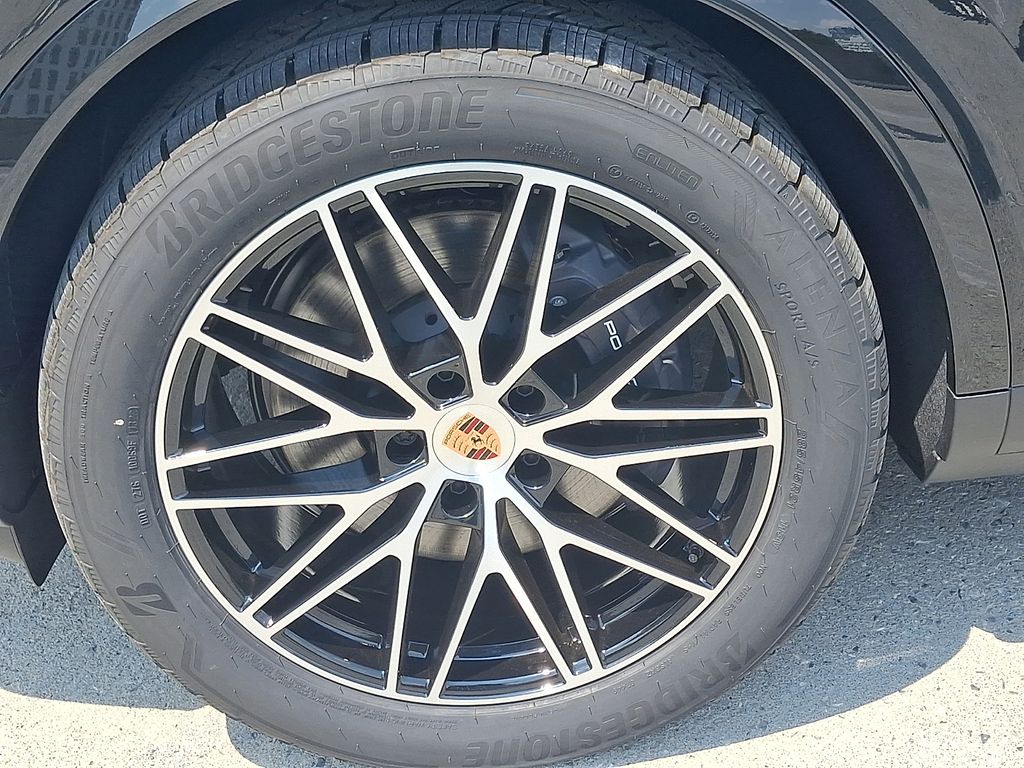 Thumbnail: 2026 Porsche Cayenne - 11