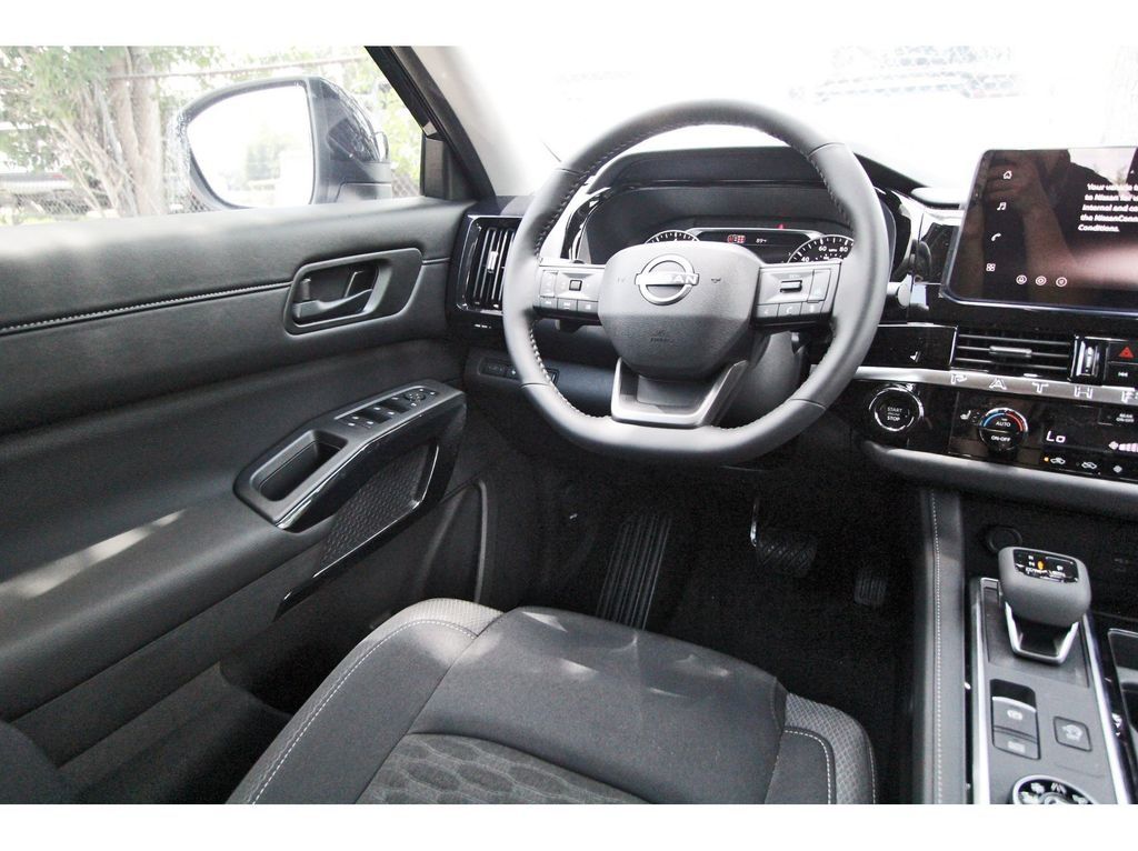 2026 Nissan Pathfinder SV - 7