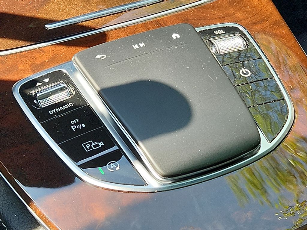 Thumbnail: 2022 Mercedes-Benz E-Class - 24