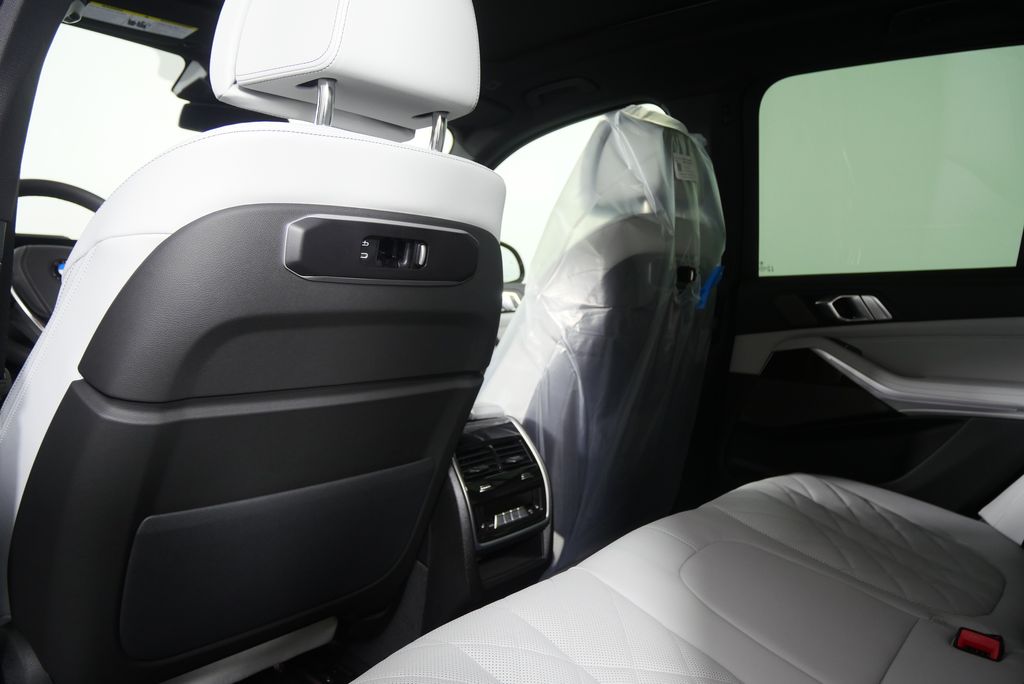 Thumbnail: 2026 BMW X5 - 17