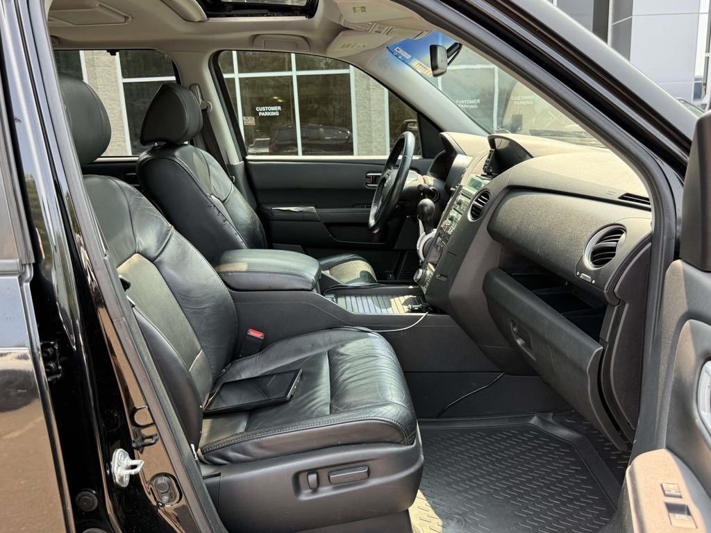 Used 2011 Black Honda Touring image 16