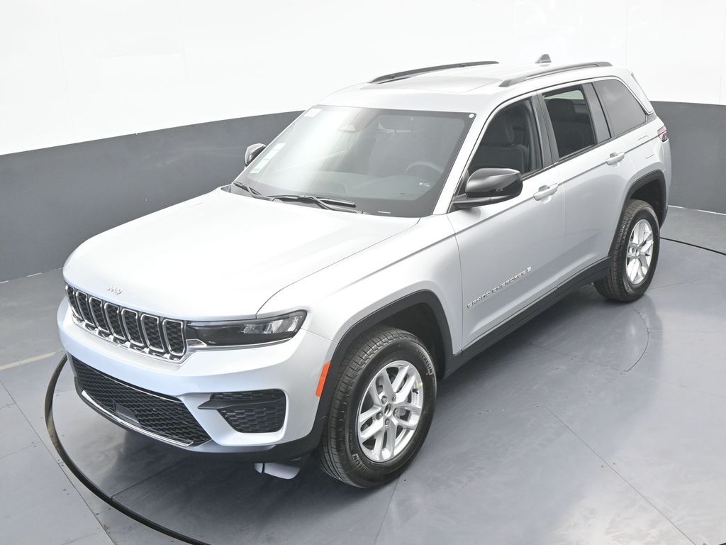 New 2026 Silver Zynith Jeep Laredo X image 40