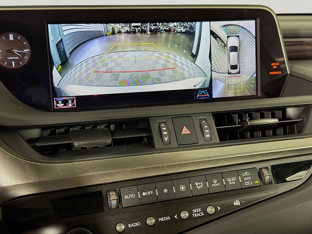 Thumbnail: 2019 Lexus ES - 14
