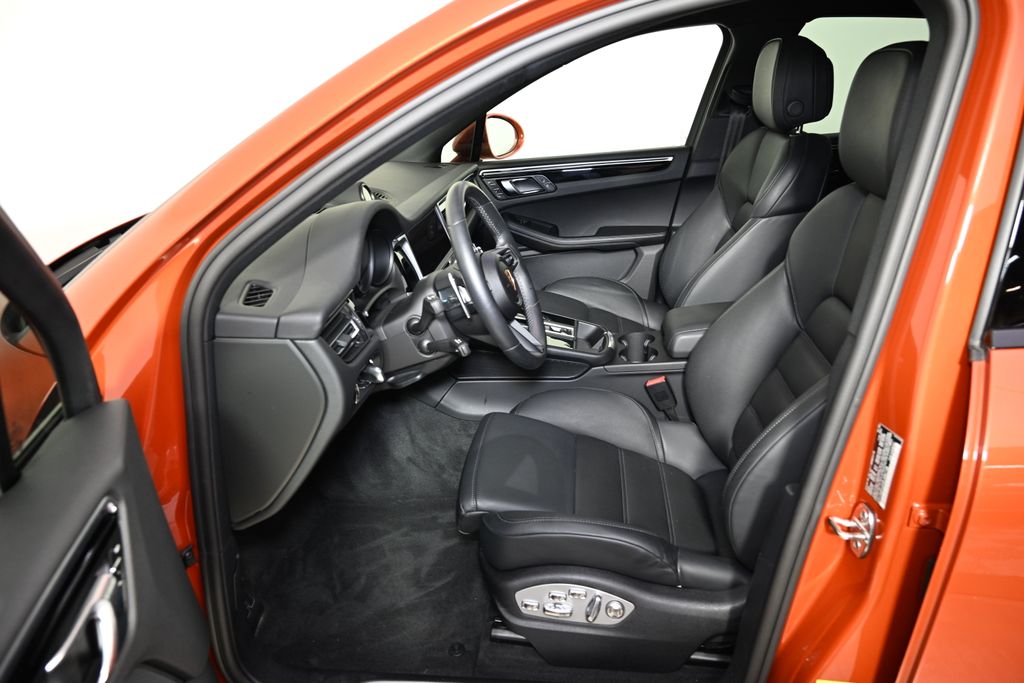 Thumbnail: 2024 Porsche Macan - 14