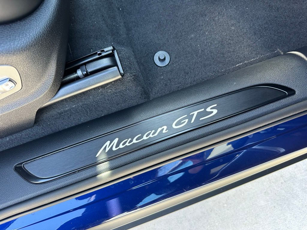 Thumbnail: 2025 Porsche Macan - 22