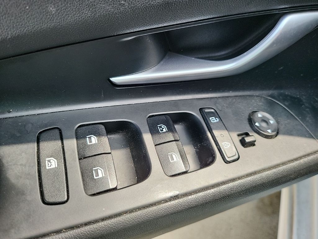 2023 Hyundai Elantra SEL 12