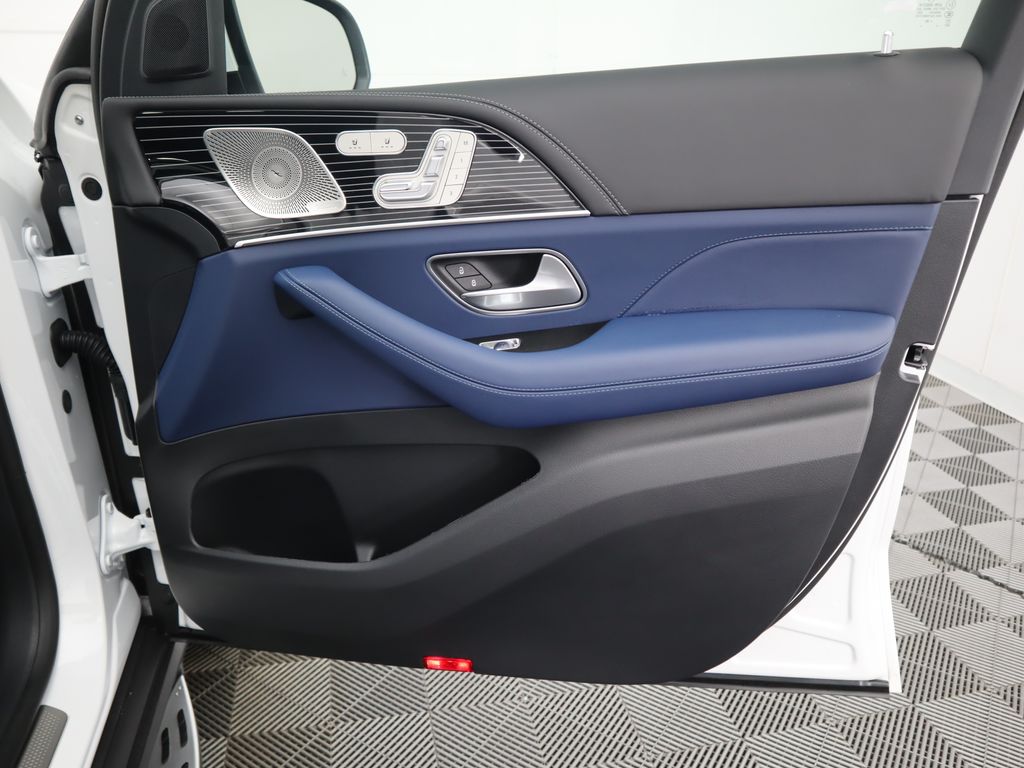 Thumbnail: 2026 Mercedes-Benz GLE - 27