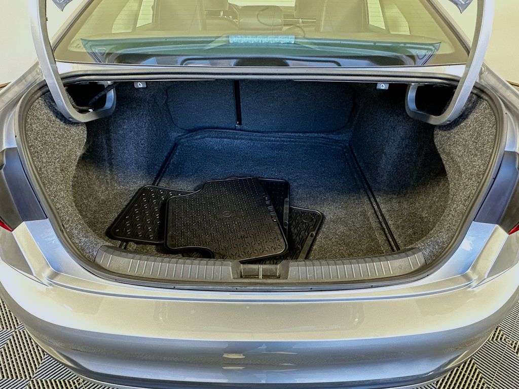 Thumbnail: 2025 Volkswagen Jetta - 25