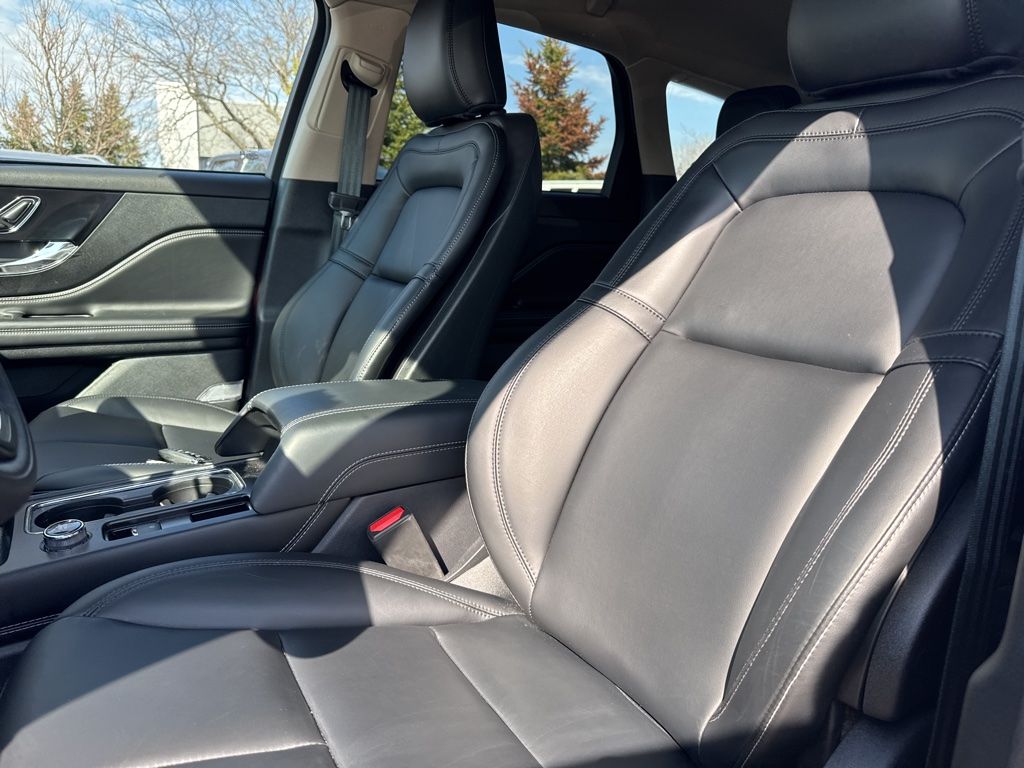 Used 2025 Red Lincoln Premiere image 6