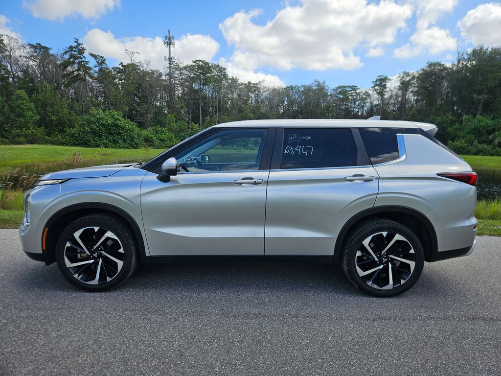 Thumbnail: 2023 Mitsubishi Outlander - 2