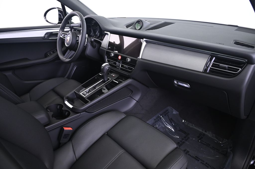 Thumbnail: 2025 Porsche Macan - 22