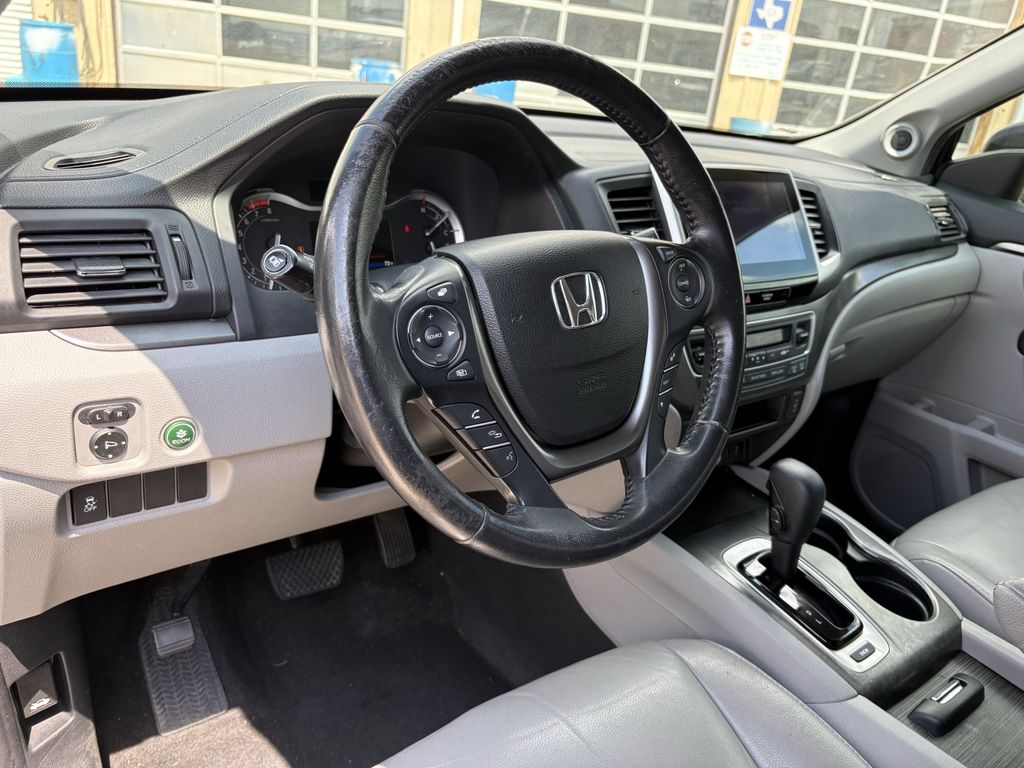 Used 2017 Lunar Silver Metallic Honda EX-L image 6