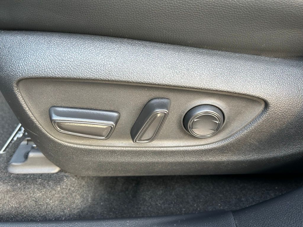 2024 Toyota Highlander XLE 16