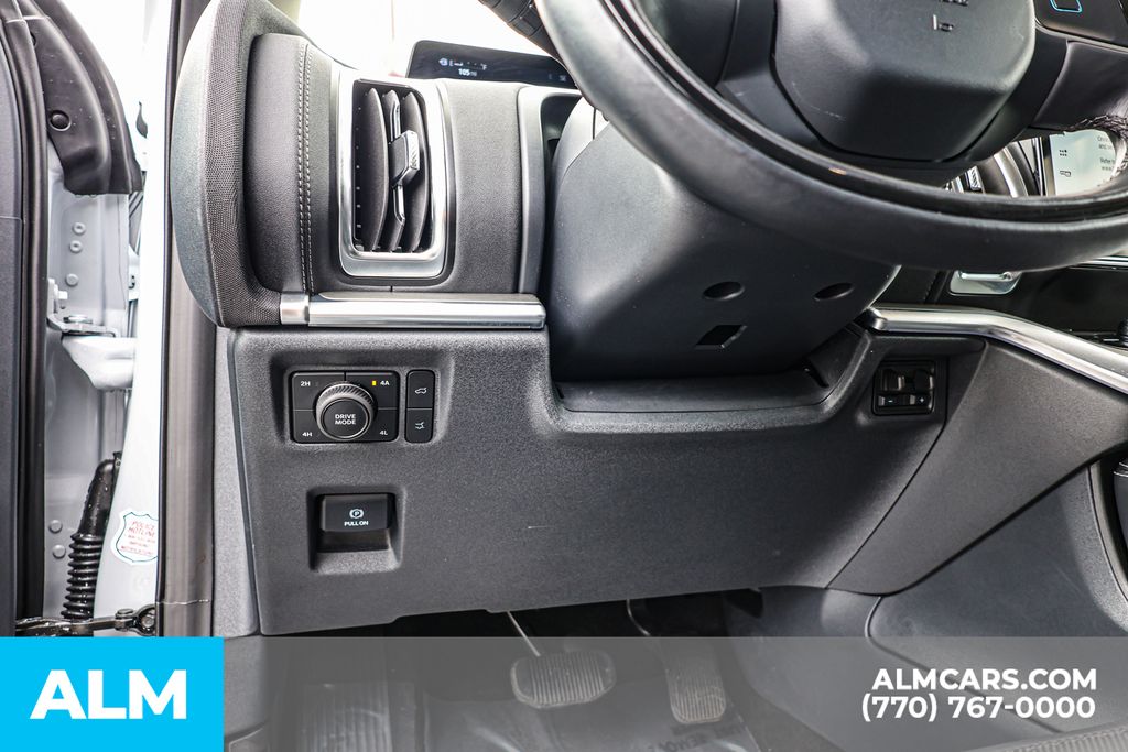 Used 2025 Silver Ford Platinum image 31