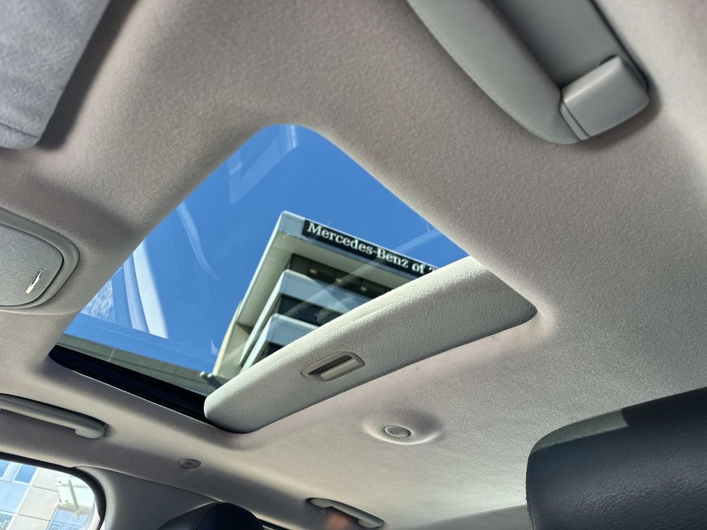 Thumbnail: 2005 Jaguar XJ - 30