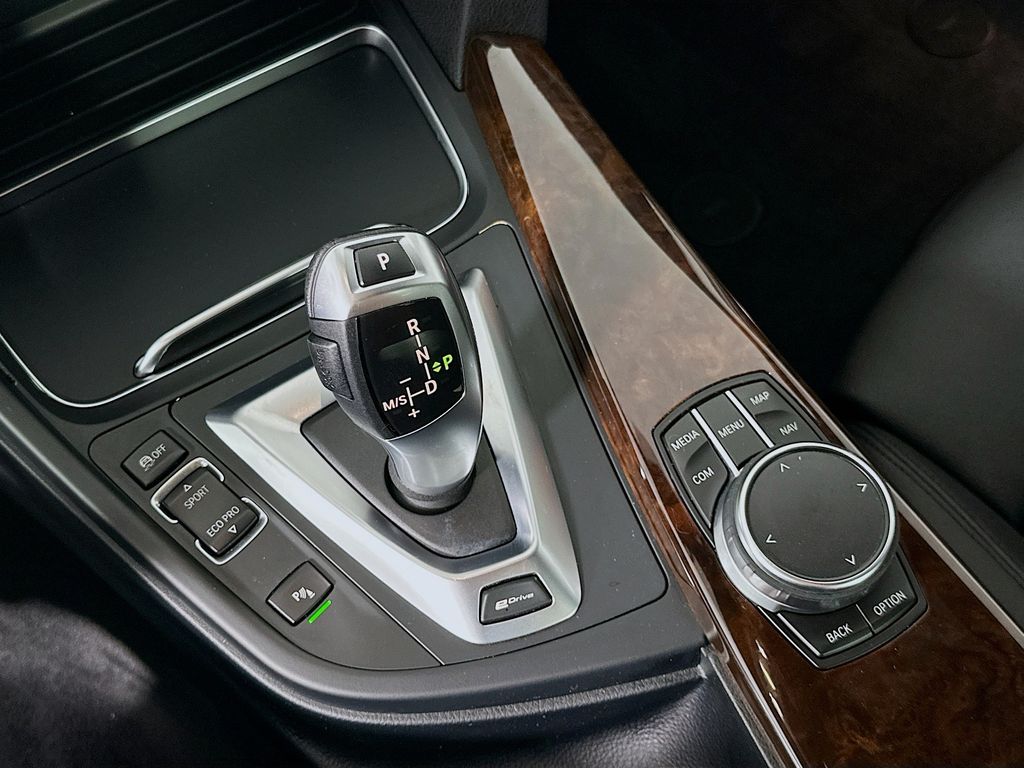 2018 BMW 3 Series 330e iPerformance 17