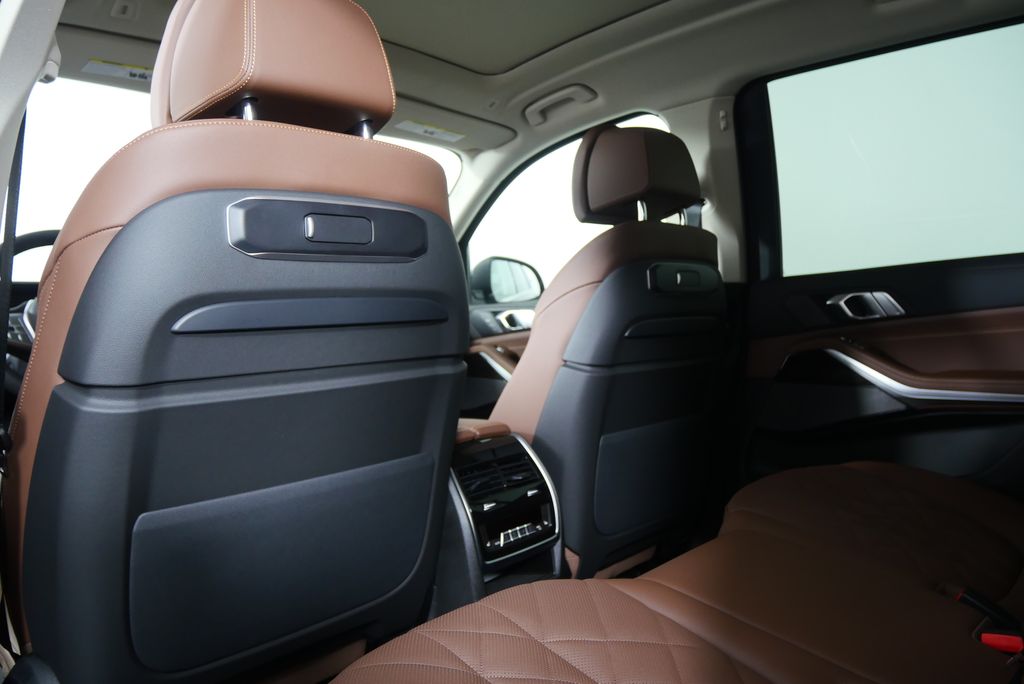 Thumbnail: 2026 BMW X7 - 20