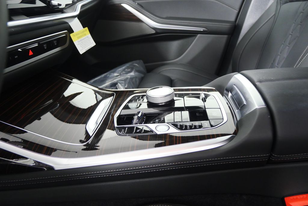 Thumbnail: 2026 BMW X7 - 24