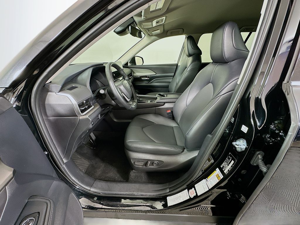 Thumbnail: 2025 Toyota Grand Highlander - 21