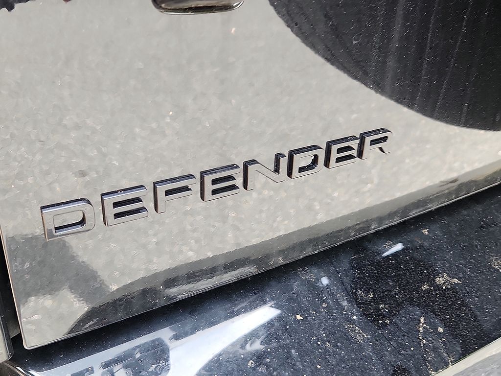 2025 Land Rover Defender 110 12