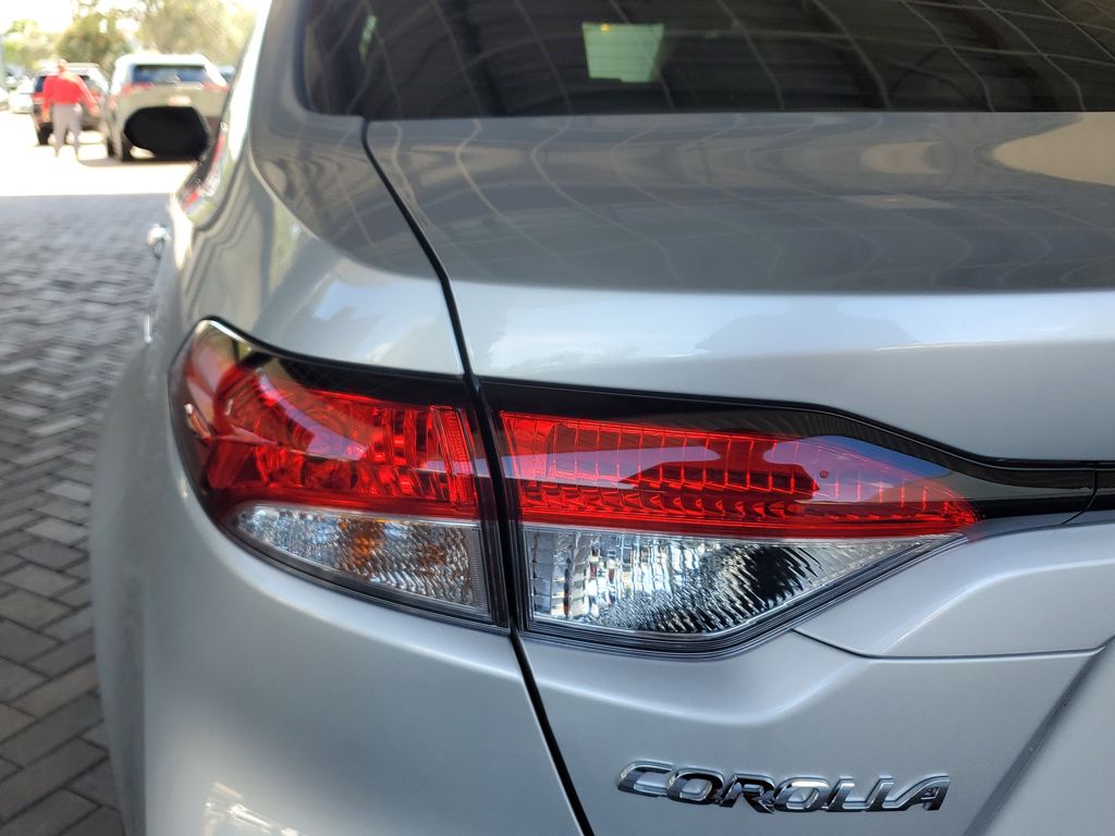 2025 Toyota Corolla LE photo 10