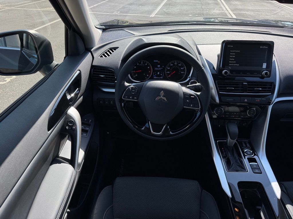2025 Mitsubishi Eclipse Cross SE photo 13