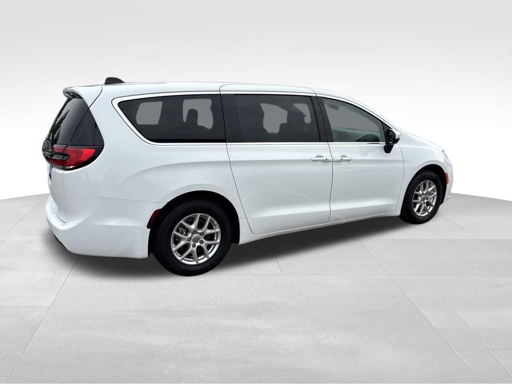 Used 2023 Chrysler Pacifica Van