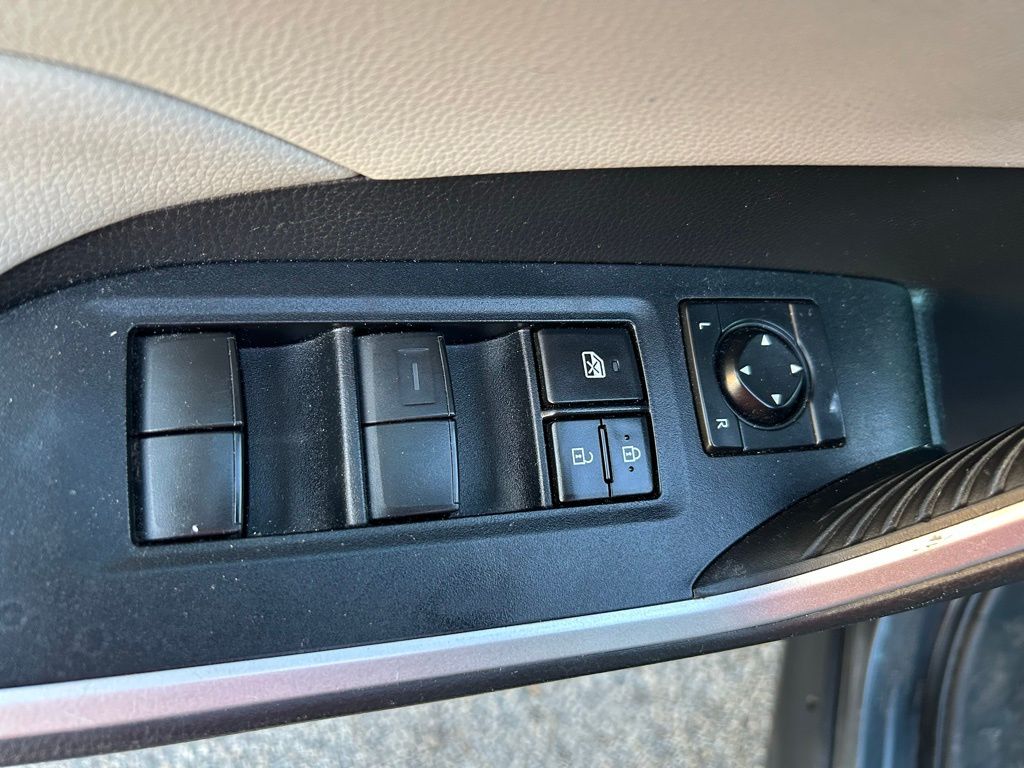 Thumbnail: 2021 Toyota RAV4 - 17