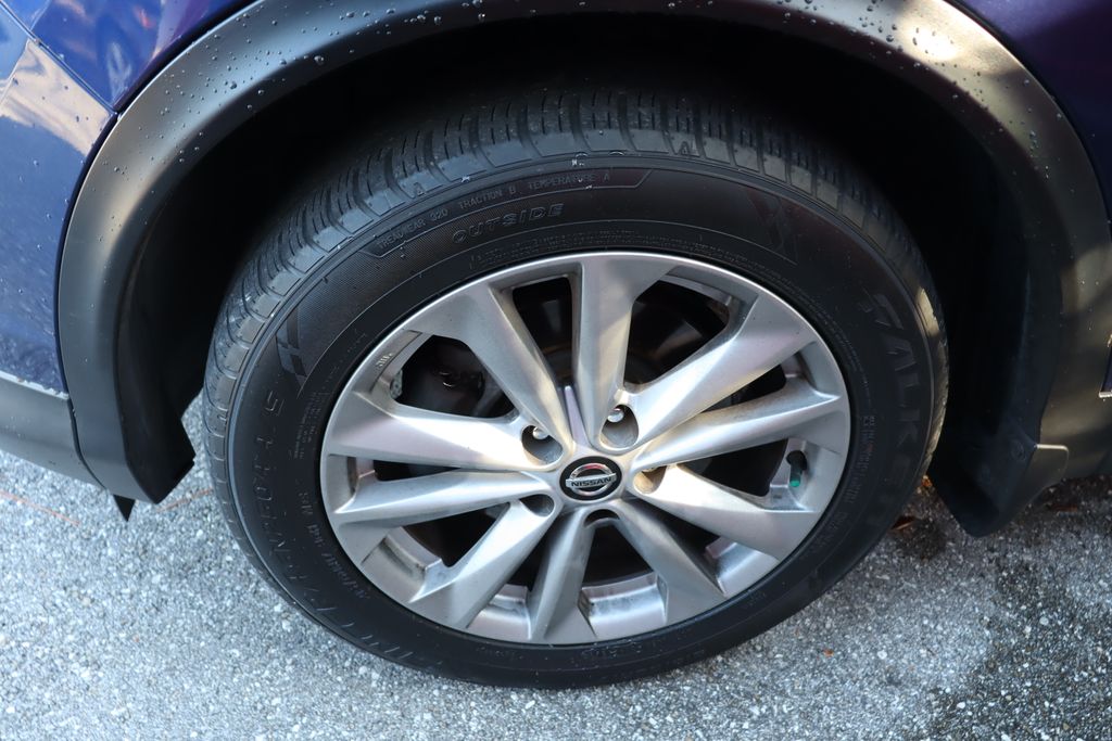 Thumbnail: 2019 Nissan Rogue Sport - 4