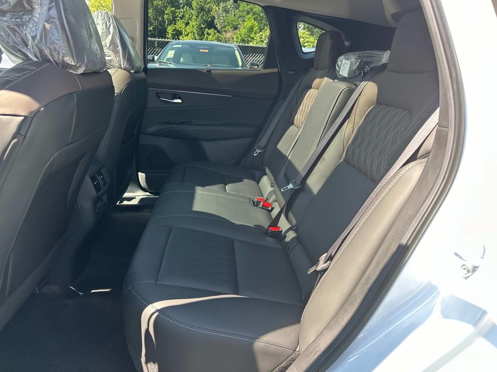 2025 Nissan Murano Platinum - Photo 10